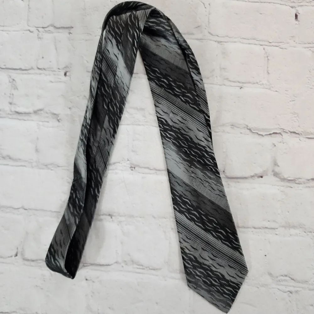 Express Tie - Picture 3 of 4